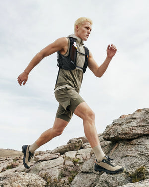 Spigen Running Hydration Vest – Dynamic Shield A721 — Active Black M–L, fit, construction or use view 6