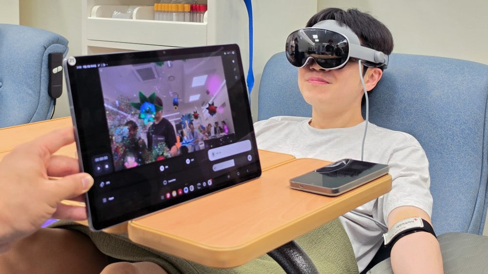 Samsung Galaxy XR used during a blood donation campaign at Samsung Digital City