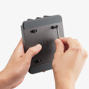 Spigen LD208S4 vertical stand feature view 5