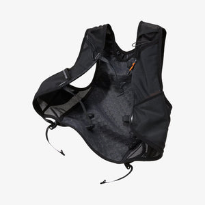 Spigen Running Hydration Vest – Dynamic Shield A721 — Active Black M–L, fit, construction or use view 2