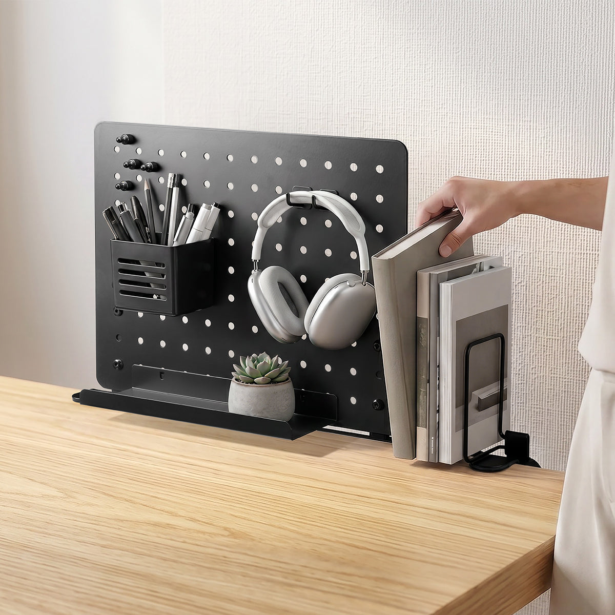 Spigen LD406 upright desktop organization layout with side bookends